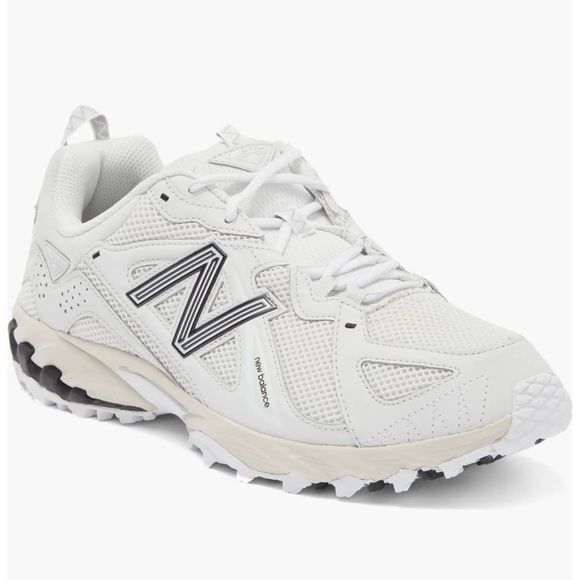 New Balance White and Black Sneakers with Chunky Midsole - Picture 2 of 12